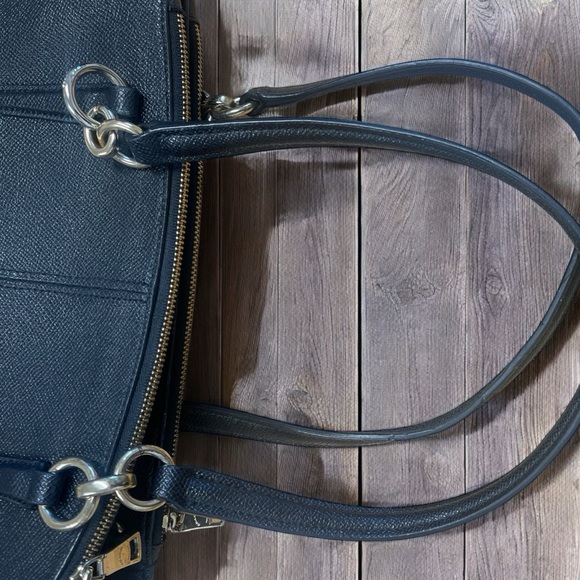 Black coach purse with hidden zip side pockets - Picture 11 of 14